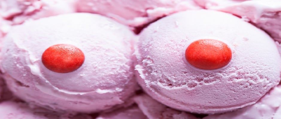 Mão no peitinho: estimulando os mamilos