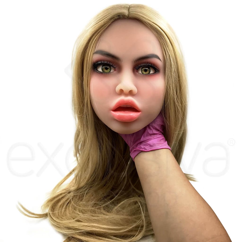 Beatriz - Boneca Realística em Cyberskin com Pele Morena, Cabelo Loiro, Olhos Verdes, Seios Fartos, Vértebras em Aço e Acessórios - 34 Kg e 1,70 Metros de Altura - 11