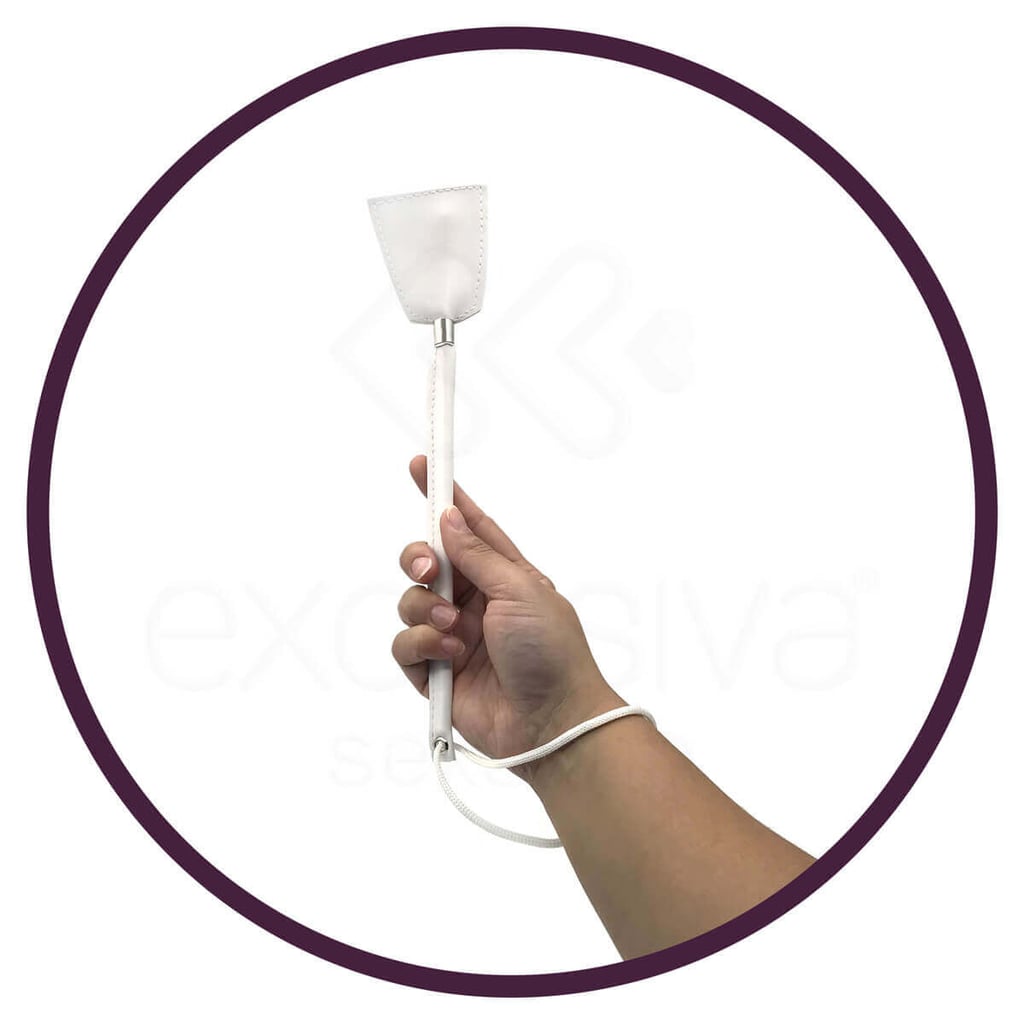 Kit Tiazinha Máscara e Chibata com Alça Feito em Couro Sintético - Brasil Fetiche | Disponível em 5 Cores - 4