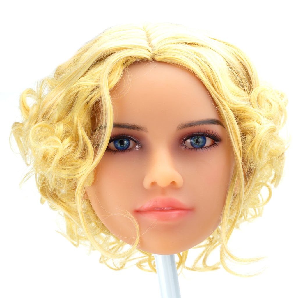 Dayse - Boneca Realística em TPE com Cabelo Curto, Olhos Azuis, Seios Grandes, Vértebras em Aço e Demais Acessórios - 37 kg e 1,68 Metros de Altura - 13