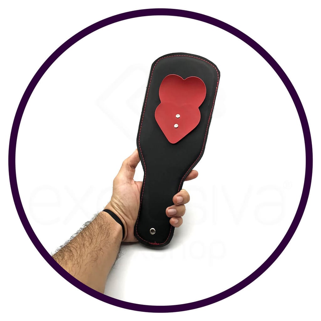 Palmatória em Couro Ecológico com Detalhes em Coração e Suporte para Pegada - InNamorata Sex Night - 31,5 cm - 4