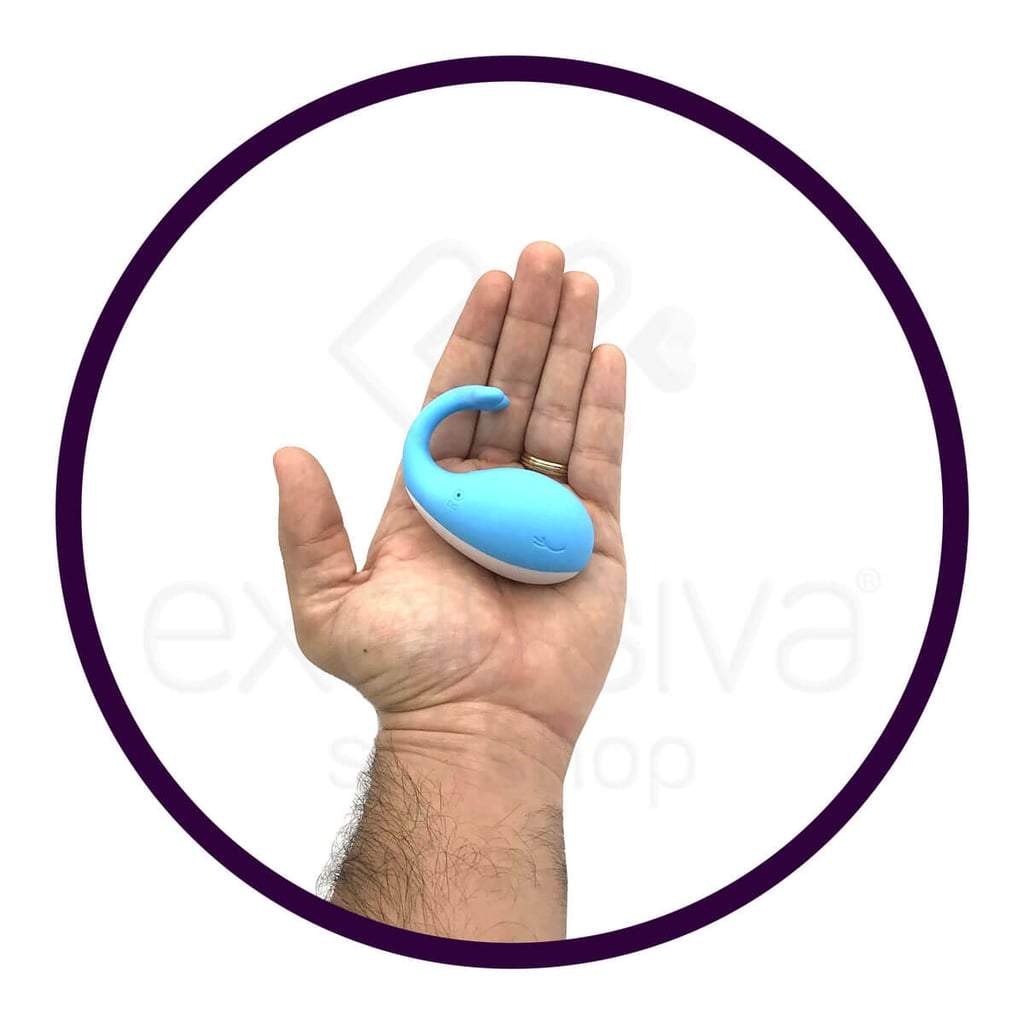 Vibrador Massageador Corporal em Forma de Baleia Recarregável com 10 Modos de Vibração e 3 Modos de Intensidade com Controle - Kisstoy Young Doris - 6,9 x 3,2 cm - 6