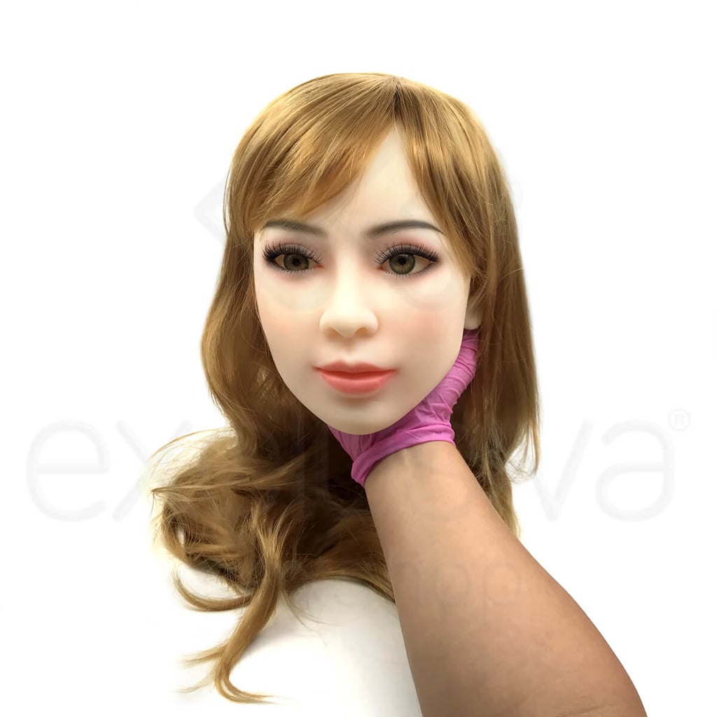 Lulu - Boneca Realística em Cyberskin com Pele Clara, Cabelo Loiro Escuro, Olhos Verdes, Seios Fartos, Vértebras em Aço e Acessórios - 34 Kg e 1,58 Metros de Altura - 15