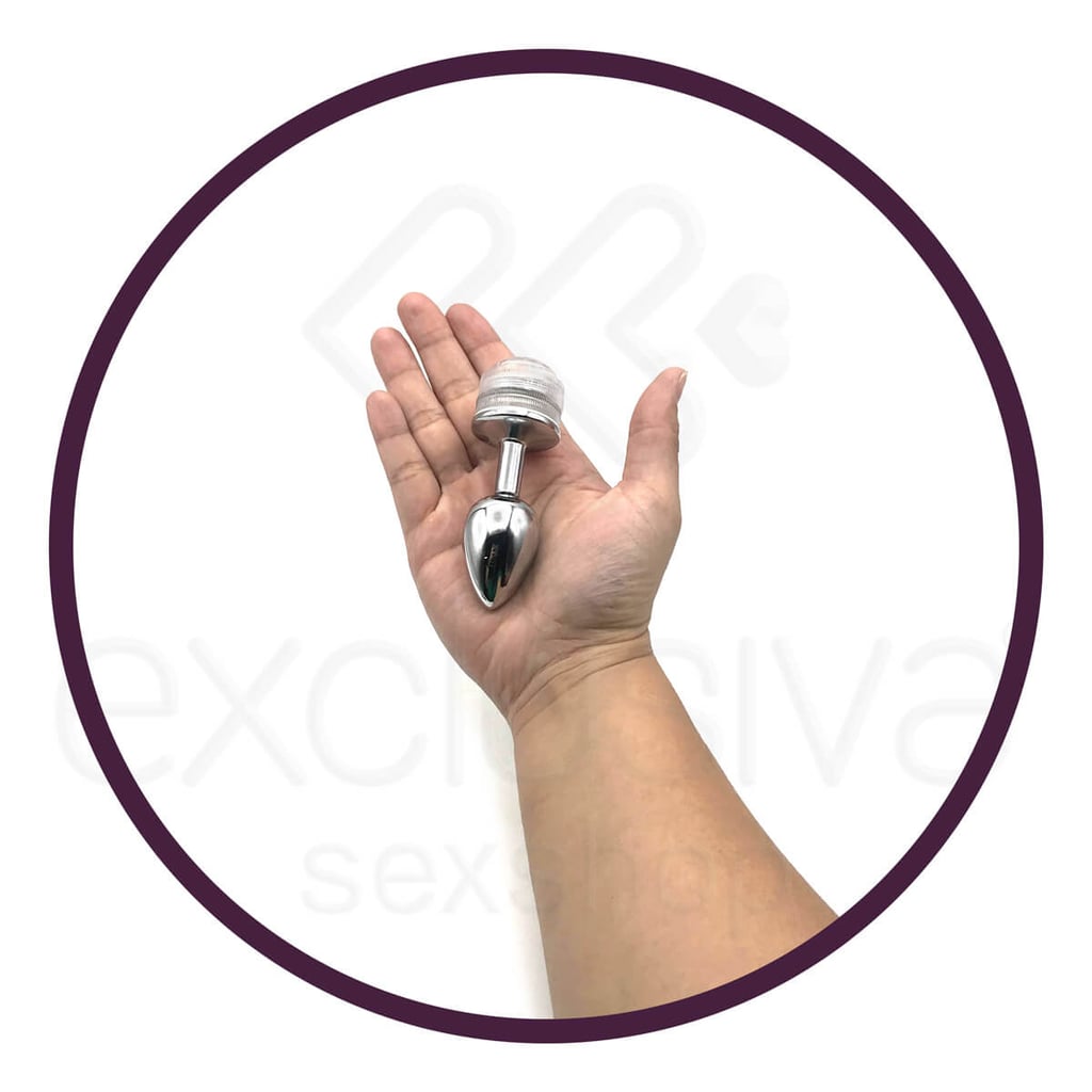 Plug Anal no Tamanho ''P'' em Alumínio com Luz de Led e Controle Sem Fio - 6 x 2,6 cm - 4