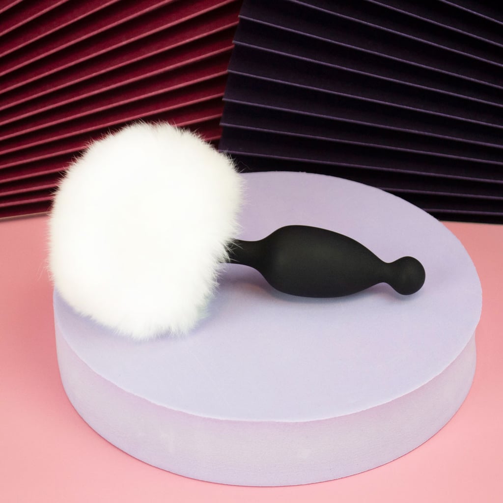 Plug Anal Cônico Recarregável com Cauda de Coelho, 7 Modos de Vibração e Controle por Aplicativo - Magic Bunny | 8,3 x 2,8 cm - 2