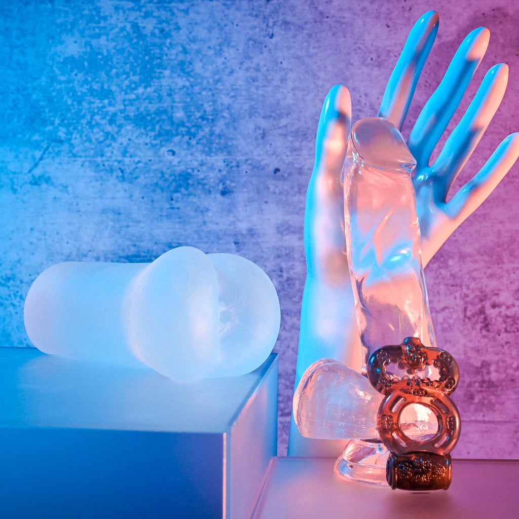 Prótese Peniana Realística com Escroto em Silicone Transparente, Masturbador no Formato de Ânus em TPE e Anel Peniano Duplo - Gender X Cleartly Combo - 5