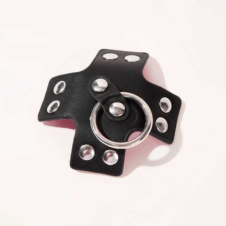 Tapa Seios em Couro Sintético com Detalhe de Argola e Rebites - Pleasure Dreams | Disponivel em 2 Cores - 3