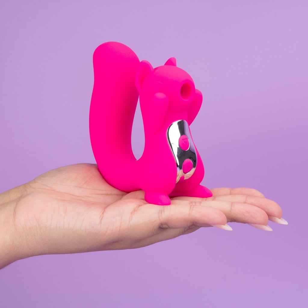 Vibrador de Ponto G e Estimulador de Clitóris em Formato de Esquilo com 5 Modos de Sucção e 10 Modos de Vibração - 13 x 3,4 cm | Cor: Pink - 4