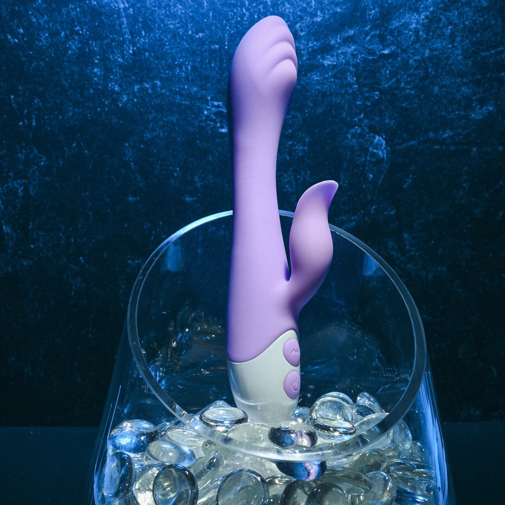 Vibrador Rabbit com 10 Modos de Vibração, Texturas Massageadoras e Estimulador de Clitóris com Língua Estimuladora - Evolved Pleasing Petal | 12,8 x 3,4 cm - 1