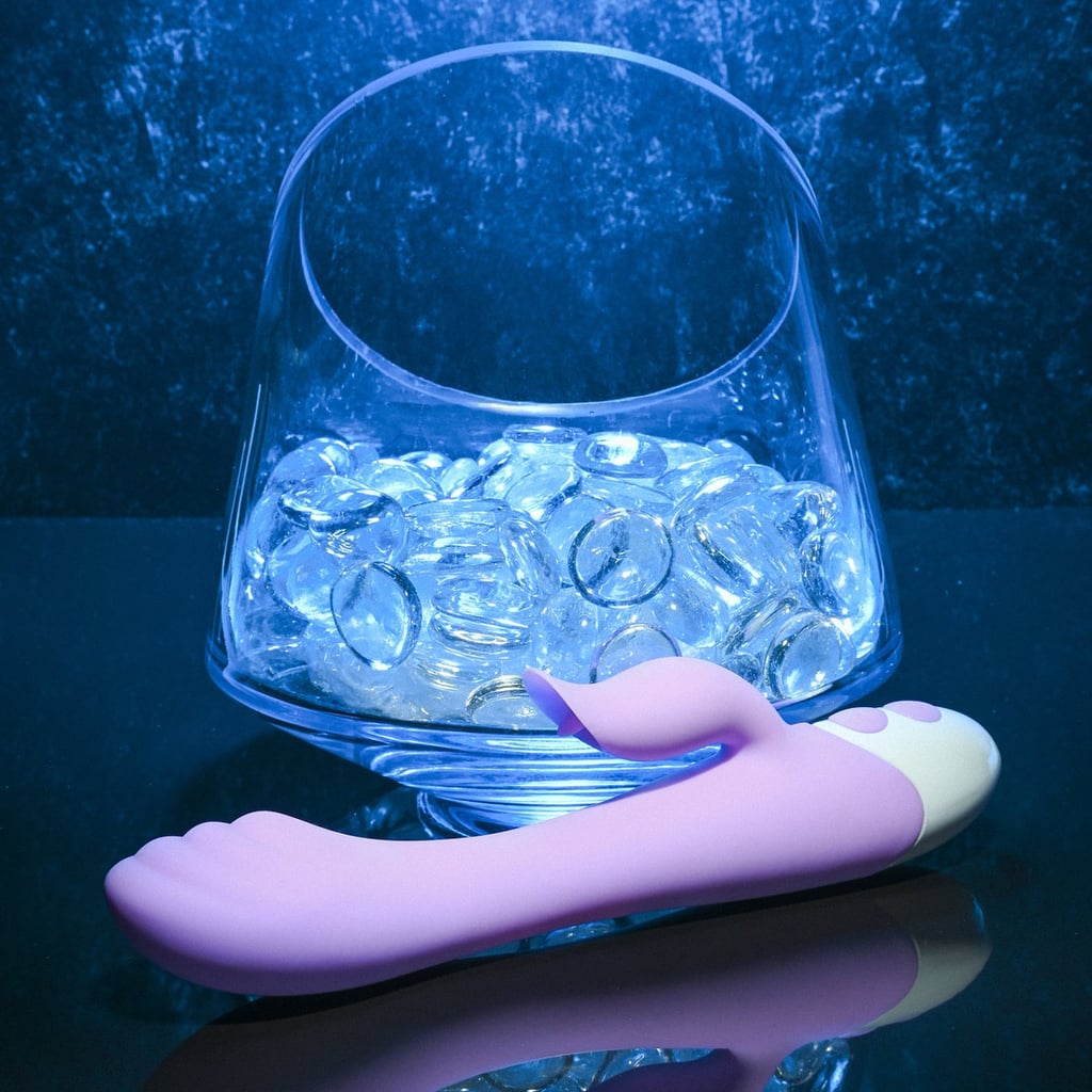 Vibrador Rabbit com 10 Modos de Vibração, Texturas Massageadoras e Estimulador de Clitóris com Língua Estimuladora - Evolved Pleasing Petal | 12,8 x 3,4 cm - 2