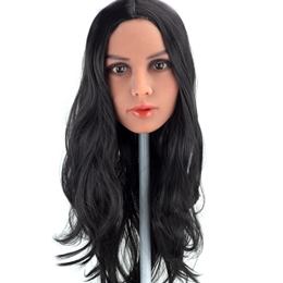 Amanda - Boneca Realística em TPE com Pele Morena, Cabelo Longo, Olhos Castanhos, Seios Médios, Vértebras em Aço e Acessórios - 43 Kg e 1,57 Metros de Altura