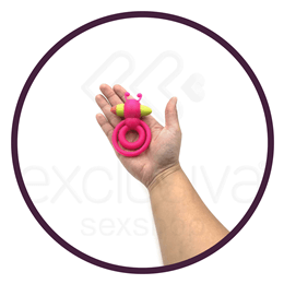 Anel Peniano Duplo em Silicone com Estimulador Clitoriano e Vibração Única - Levett - 8,3 x 5,8 cm | Disponível em 4 Cores