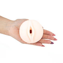 Bomba Peniana Manual com Manga em Forma de Vagina em Cyberskin - Penis Pump | 21 x 6,7 cm | Disponível em 2 Cores