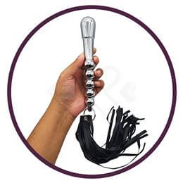 Plug Anal com Chicote e Franja em Camurça - Bondage Kits | 16 x 2,6 cm