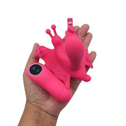 Vibrador em Forma de Borboleta com Mini Pênis, 29 Modos de Vibração e Alças Para o Quadril - Ultra Passionate Harness | 6,3 x 2,7 cm