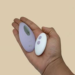 Vibrador de Calcinha em Silicone, Recarregável via Cabo USB com Controle Remoto e 6 Modos de Vibração - Adão & Eva | 9,2 x 4,5 cm | Disponível em 2 Cores