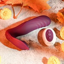 Vibrador e Estimulador em Silicone com 10 Modos de Vibração Potentes, Controle Remoto Sem Fio e Carregamento Via Cabo USB - Gender X Velvet Hammer | 11 x 3,3 cm