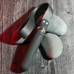 Vibrador Personal Recarregável com 9 Modos de Vibração e Chicote em Couro Sintético - Adam & Eve The Spank Me Vibe | 11,8 x 3 cm