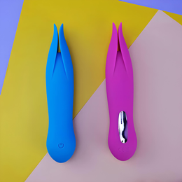 Vibrador de Clitóris em Silicone com Ponta Bifurcada, 10 Modos de Vibração e Recarregável - Aphrodisia Hidden Sweetie | 16 x 3,3 cm | Disponível em 2 Cores