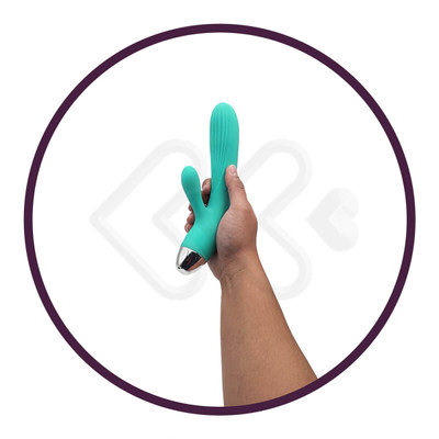 Foto 8 do produto Pulsador com Estimulador de Ponto G e Clitóris Recarregável em Silicone com 7 Modos de Vibração - Adam & Eve Pulsating Dual Massager - 12 x 3,3 cm