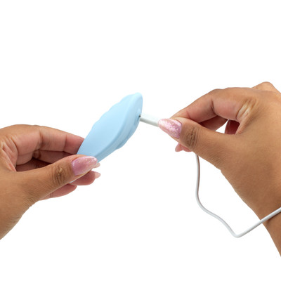 Foto 4 do produto Estimulador Clitoriano em Silicone com 8 Modos de Vibração, Esferas Massageadoras e Recarregável - Adão & Eva Shippou | 9 x 3,5 cm