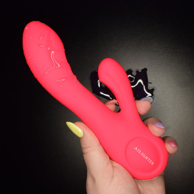 Foto 4 do produto Vibrador Rabbit Recarregável Estimulador de Clítoris e Ponto G com 7 Modos de Vibração e 3 Intensidades - Ailighter Squeeze | 12 - 3,9 cm | Disponível em 2 Cores