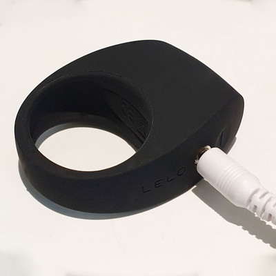 Foto 5 do produto Anel Peniano com 6 Tipos de Estímulos, Feito em Silicone Macio e Resistente à Água - LELO Tor II | Disponível em 2 Cores