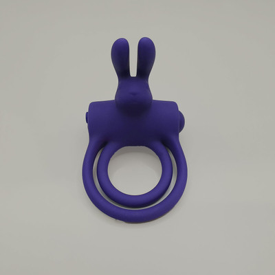 Foto 5 do produto Anel Peniano Duplo para Pênis e Escroto com 10 Modos de Vibração e Estimulador de Clitóris - Adam & Eve's Silicone Rechargeable Rabbit Ring | 7,7 x 5,8 cm
