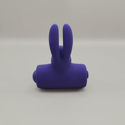 Foto 6 do produto Anel Peniano Duplo para Pênis e Escroto com 10 Modos de Vibração e Estimulador de Clitóris - Adam & Eve's Silicone Rechargeable Rabbit Ring | 7,7 x 5,8 cm