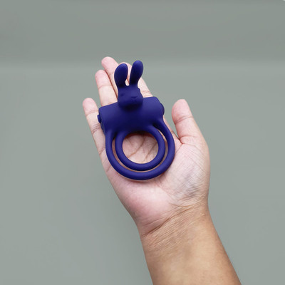Anel Peniano Duplo para Pênis e Escroto com 10 Modos de Vibração e Estimulador de Clitóris - Adam & Eve's Silicone Rechargeable Rabbit Ring | 7,7 x 5,8 cm