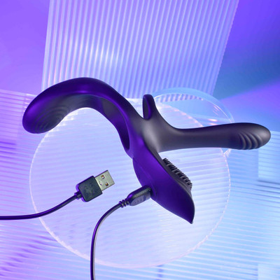 Foto 5 do produto Anel Peniano Duplo com Extensor, Estimulador de Clitóris e Períneo, 10 Modos de Vibração e Controle Remoto | Evolved Playboy Pleasure The 3 Way