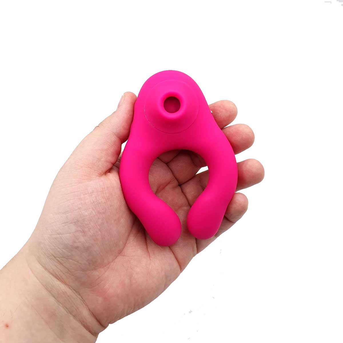Anel Peniano Recarregável em Silicone com Sugador de Clitóris, 7 Modos de Vibração e 12 Ondas de Pressão - Suction Ring | 3,5 cm - 6