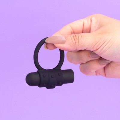 Anel Peniano em Silicone Com Textura e Cápsula Vibratória com 10 Modos de Vibração - Exclusiva Axel