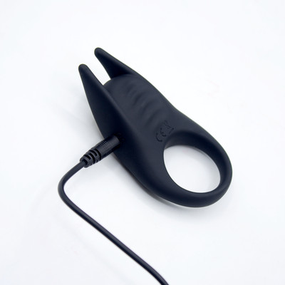 Foto 3 do produto Anel Peniano em Silicone com Estimulador de Clitóris, 10 Modos de Vibração, Controle Remoto Sem Fio e Carregamento via USB - Winyi Lucas ll