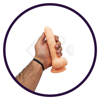 Foto 6 do produto Aphrodisia Escapade 5.5 - Prótese Peniana em Silicone com 10 Modos de Vibração, Escroto e Ventosa - 12,6 x 3,4 cm