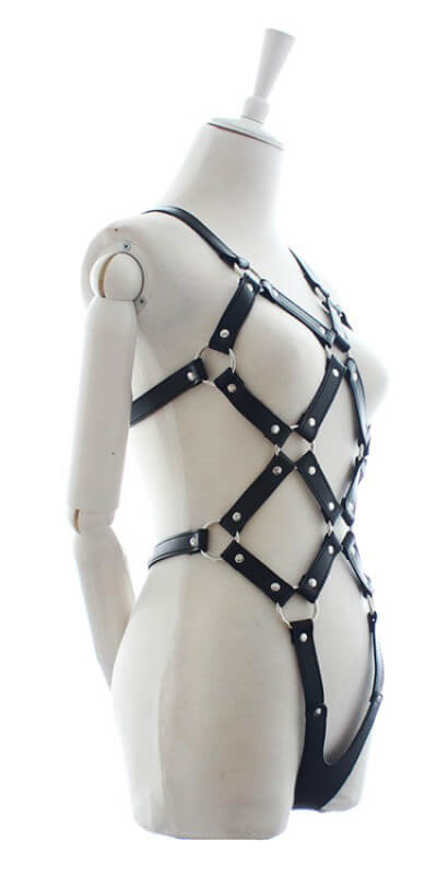 Body em Couro Sintético com Tiras Trançadas, Abertura nos Seios e Detalhes de Rebites - 3