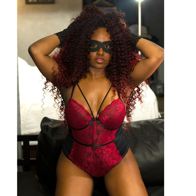 Foto 2 do produto Body com Detalhes em Renda, Bojo, Luvas e Máscara Tiazinha - Exclusiva Lingerie | Disponível em 4 Tamanhos