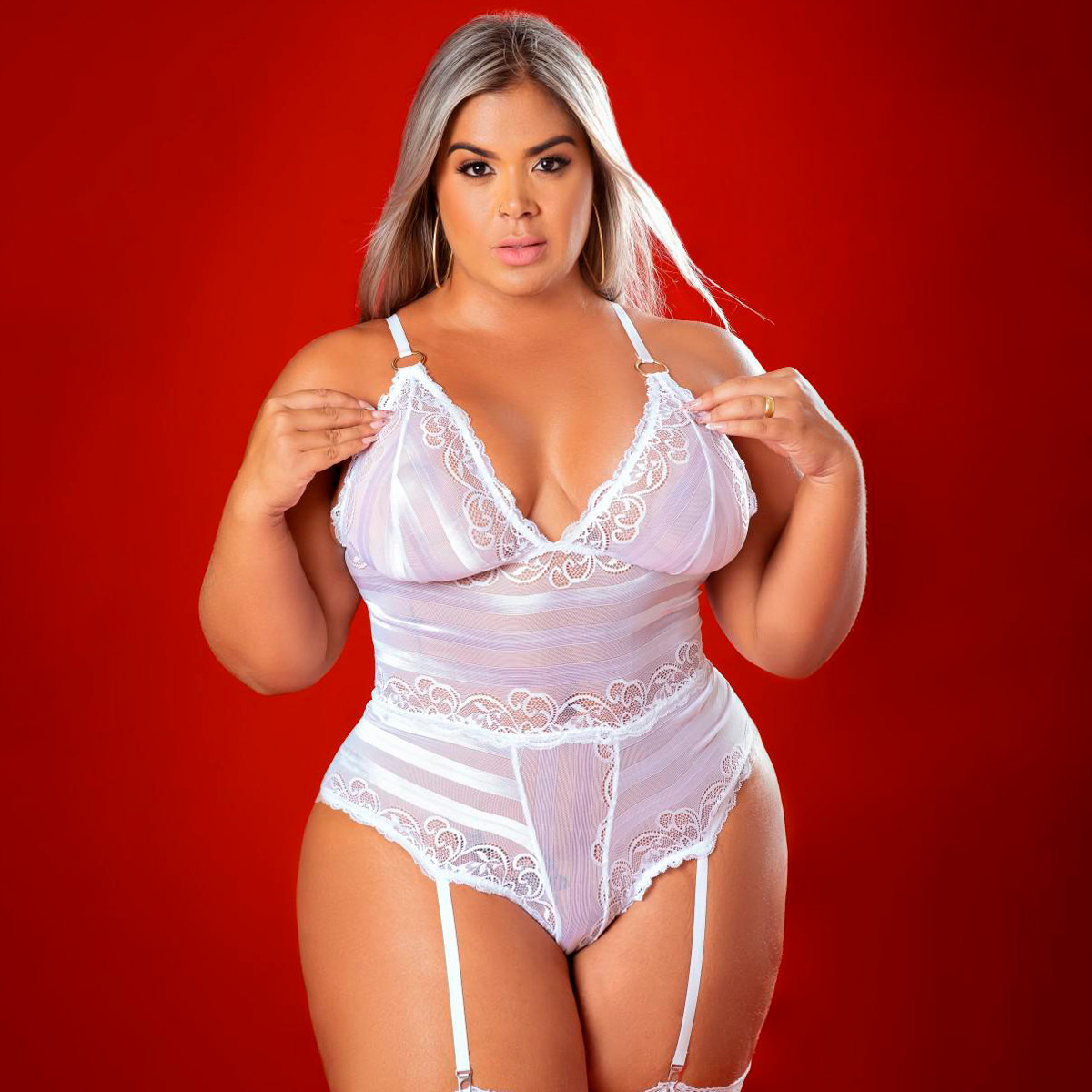 Body Rendado com Detalhe em Pérolas e Par de Luvas de Dedo - Garota Veneno | Disponível em 3 Cores e 4 Tamanhos Plus Size - 5