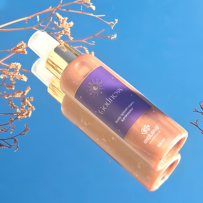 Body Splash com Iluminador e Feromônios – Exclusiva Cosméticos Godness | 120 ml