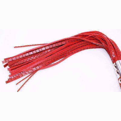 Foto 2 do produto Bondage - Chicote com Tiras em Couro Sintético com Aparência Premium - 29 cm | Cor: Vermelho