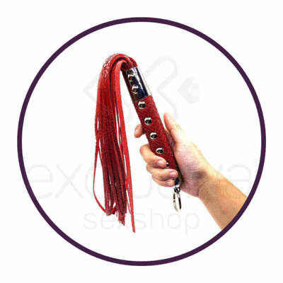 Bondage - Chicote com Tiras em Couro Sintético com Aparência Premium - 29 cm | Cor: Vermelho