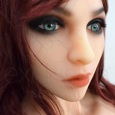 Foto 6 do produto Boneca Realística Feita em Cyberskin com Cabelo Longo Ruivo, Olhos Verde Água, Seios Fartos, Vértebras em Aço, Vibrador USB, Bullet com Gemido e Mais 5 Acessórios - 40 kg e 1,65 Metros de Altura