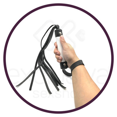Chicote Luxo com Tiras em Couro Sintético e Alça de Segurança - Brasil Fetiche | 53 cm | Disponível em 6 Cores