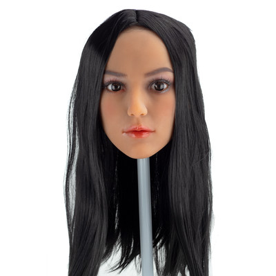 Britney - Boneca Realística em TPE com Pele Morena, Cabelo Castanho, Olhos Castanhos, Seios Pequenos, Vértebras em Aço e Acessórios - 32,6kg e 1,48 Metros de Altura