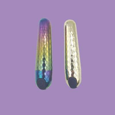 Bullet em ABS e Silicone com 10 Modos de Vibrações e Recarregável - Diamond Love | 8,1 x 2 cm | Disponível em 3 Cores