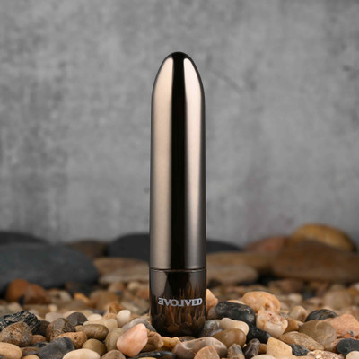 Foto 1 do produto Bullet Cromado com 10 Modos de Vibração Potentes, Resistente À Água e Recarregável - Evolved Real Simple | 9,9 x 1,9 cm