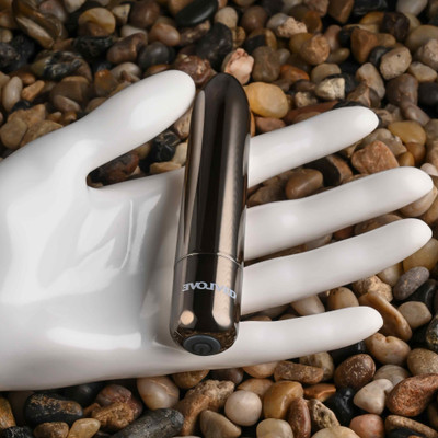 Foto 4 do produto Bullet Cromado com 10 Modos de Vibração Potentes, Resistente À Água e Recarregável - Evolved Real Simple | 9,9 x 1,9 cm