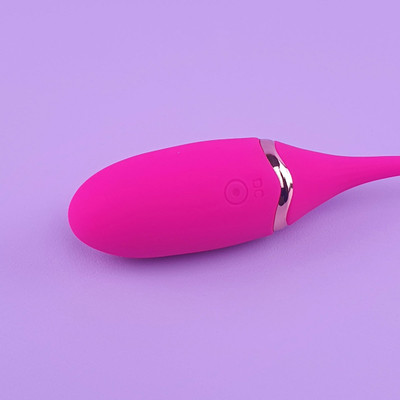 Foto 4 do produto Bullet Massageador em Silicone, Recarregável, 10 Modos de Vibrações e Controle Sem Fio - Private Massager | 14 x 2,9 cm | Disponível em 3 Cores