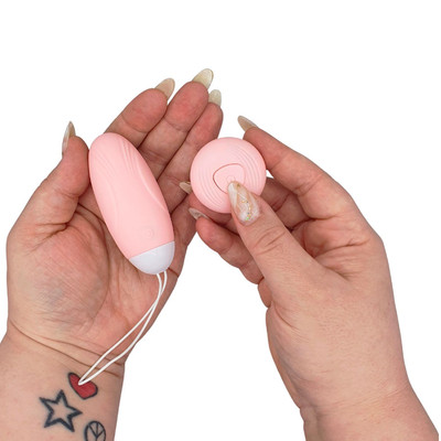 Foto 5 do produto Bullet Recarregável em Silicone com 10 Modos de Vibrações e Controle Remoto Sem Fio - Beth Lilo We Love | 6,6 x 3,3 cm