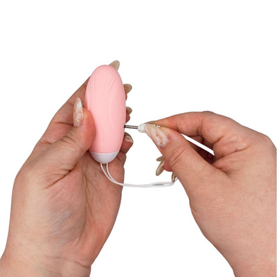 Foto 4 do produto Bullet Recarregável em Silicone com 10 Modos de Vibrações e Controle Remoto Sem Fio - Beth Lilo We Love | 6,6 x 3,3 cm